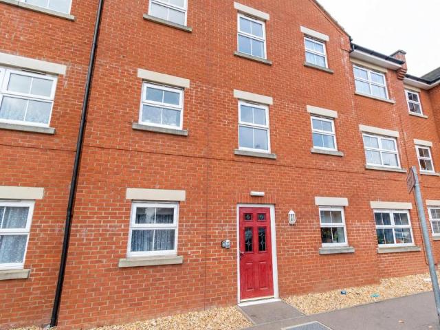 Flat for sale in Phippsville, Northampton