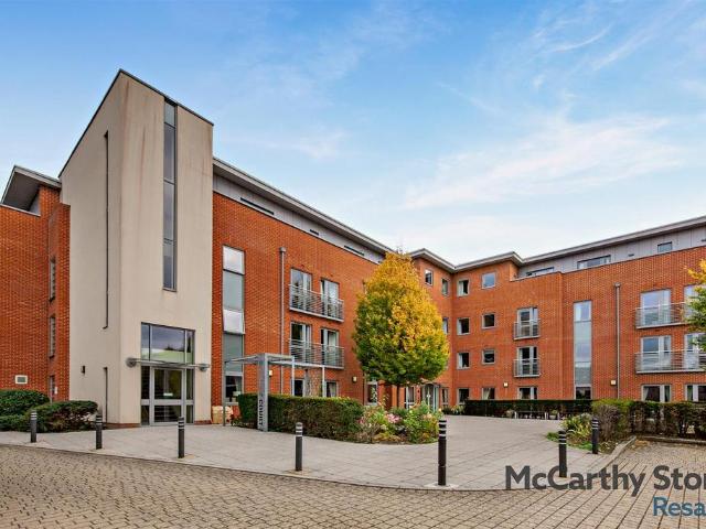 Flat for sale in World's End, Perryfields