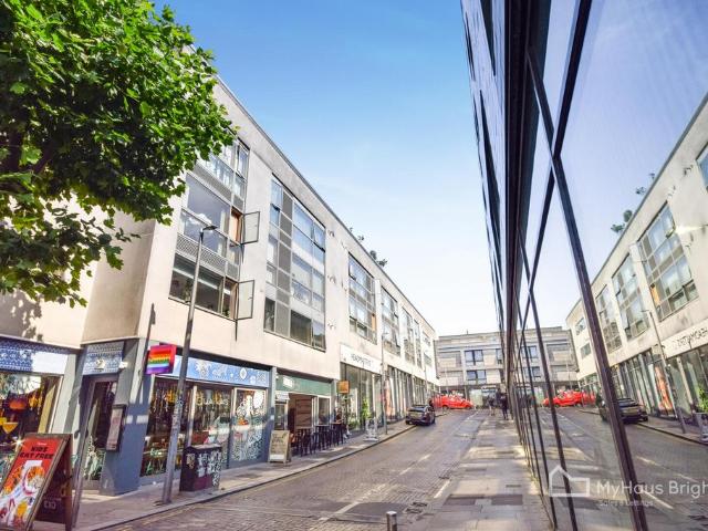 Flat for sale in Round Hill, Brighton & Hove