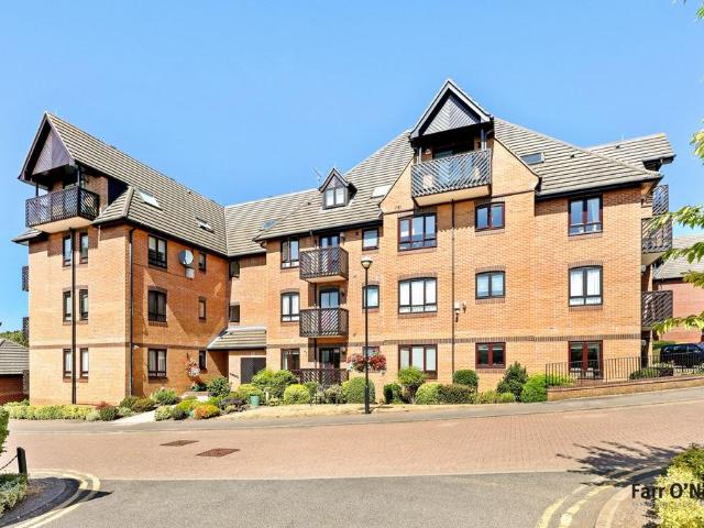 Flat for sale in Epping, Essex