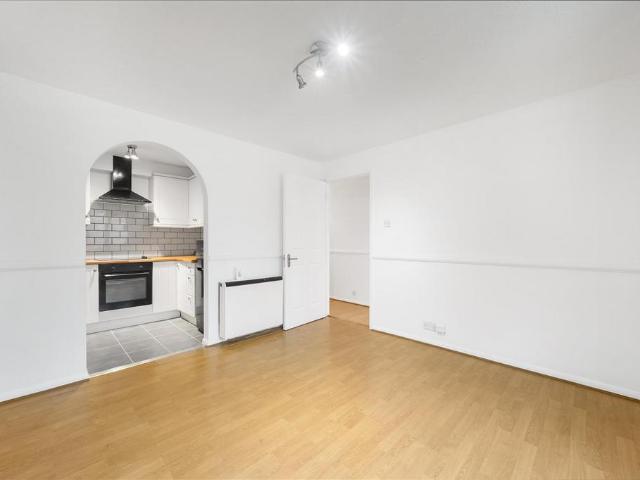 Flat for sale in London Borough of Lewisham, Lower Sydenham