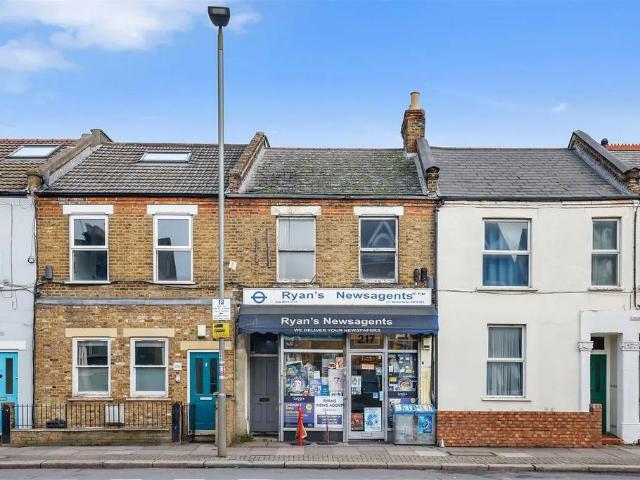 Flat for sale in Southfields, Greater London