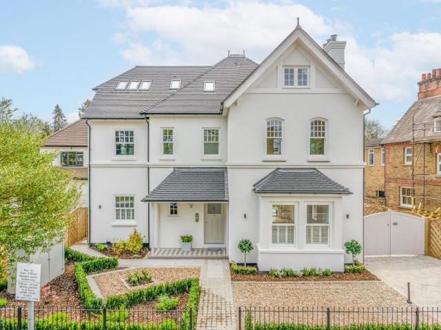 Flat for sale in Ashley Park, Surrey