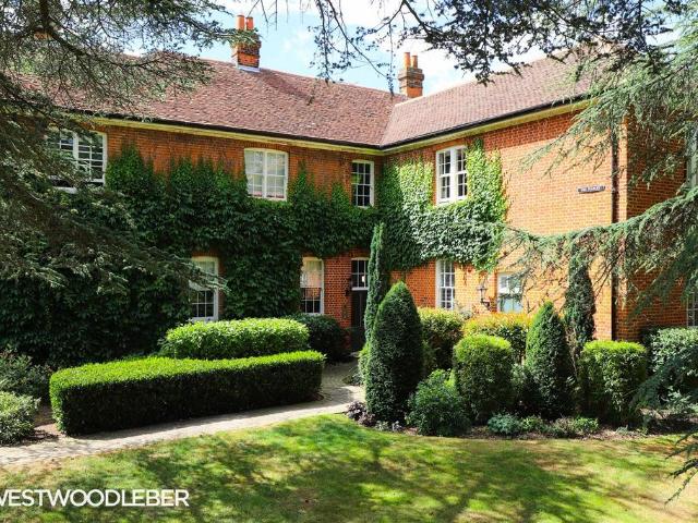 Flat for sale in Hertford, Colliers End