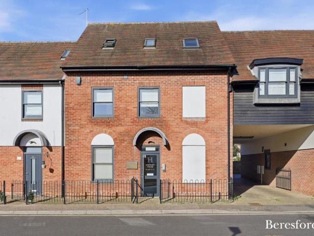 Flat for sale in Sunnymede, Billericay