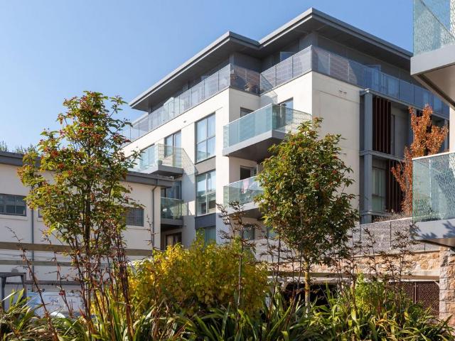 Flat for sale in Chalfont St. Peter, Denham