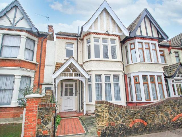 Flat for sale in Southend City Centre Neighbourhood, Alton Barnes