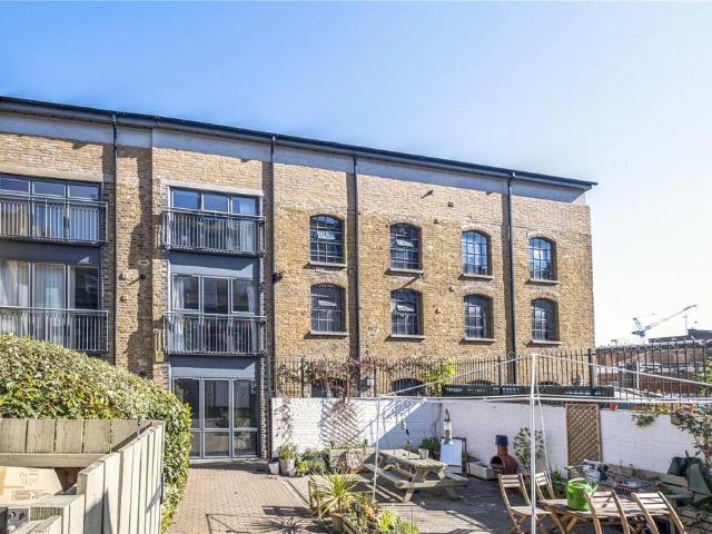 Flat for sale in London Borough of Lewisham, New Cross