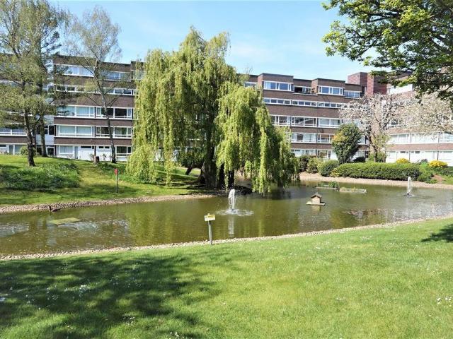 Flat for sale in Hayes, Greater London