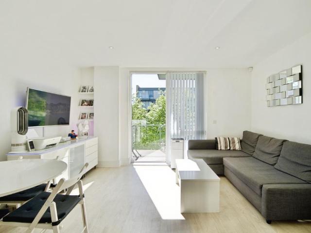 Flat for sale in Highams Park, Greater London