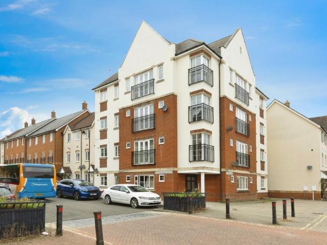 Flat for sale in Repton Park North, Bridgefield