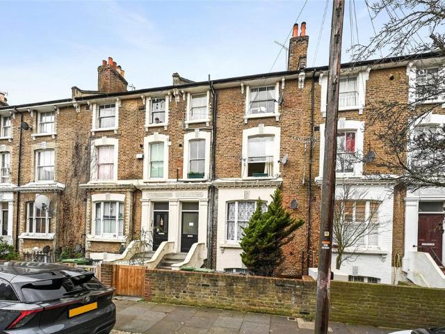 Flat for sale in Shepherd's Bush, Greater London