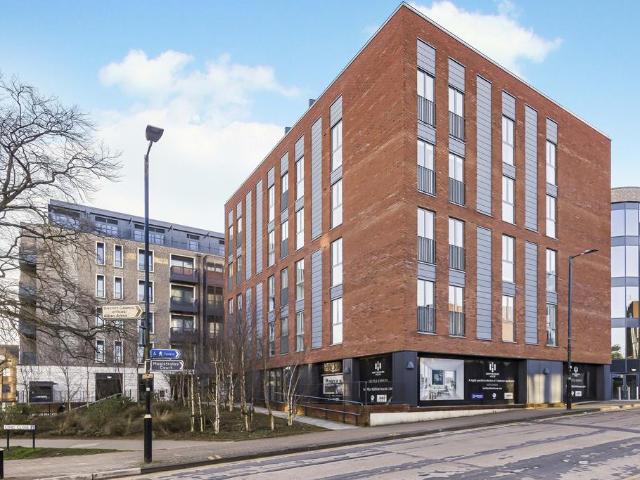 Flat for sale in St Albans, Bernards Heath