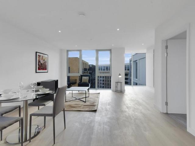 Flat for sale in Silvertown, Greater London