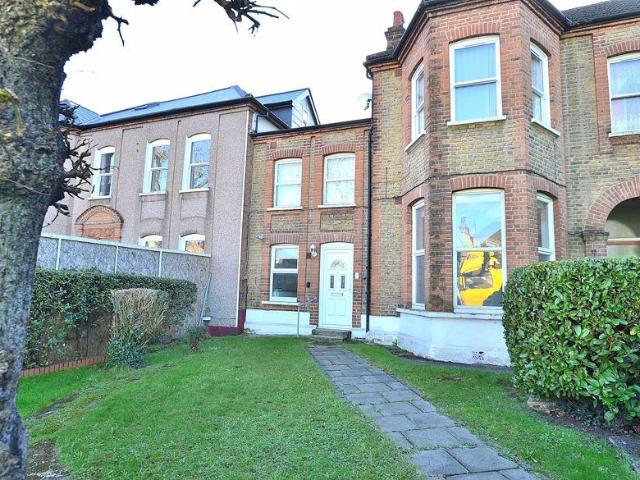 Flat for sale in London Borough of Lewisham, Greater London