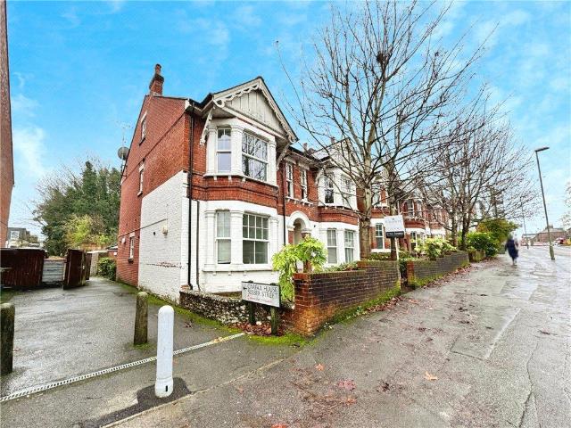 Flat for sale in Hampshire