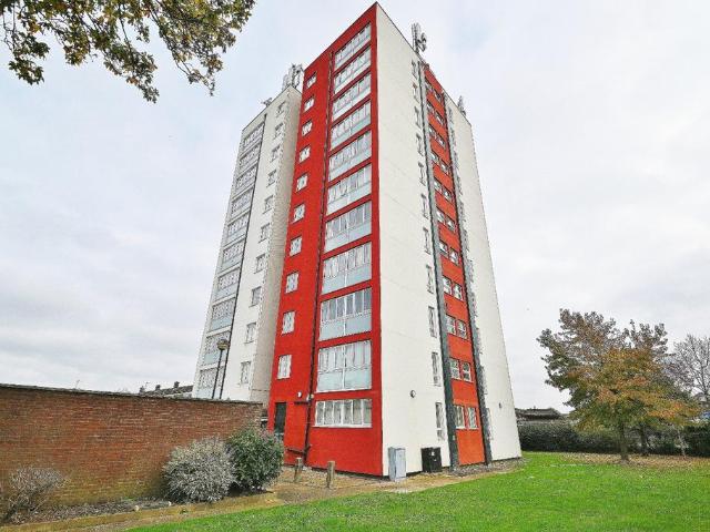 Flat for sale in Slough