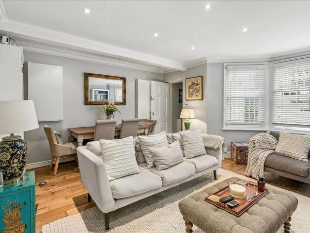 Flat for sale in West Kensington, Greater London