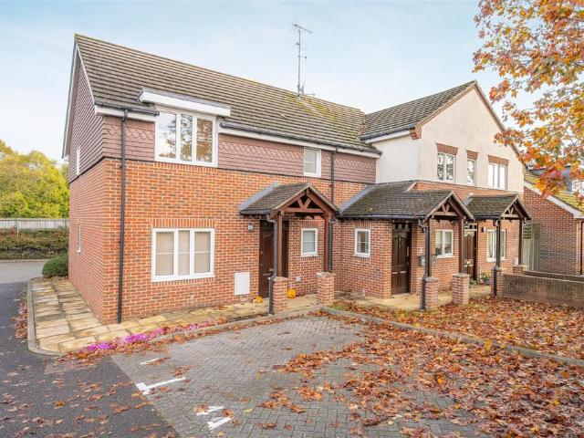 Flat for sale in Clewer Village, Windsor