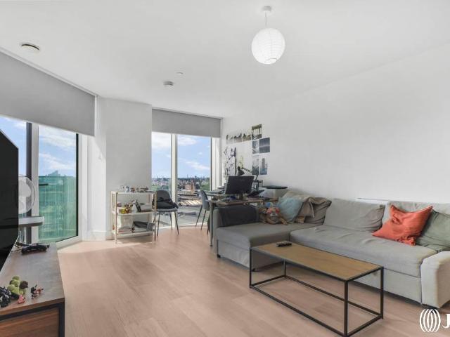 Flat for sale in Hale Village, Tottenham Hale