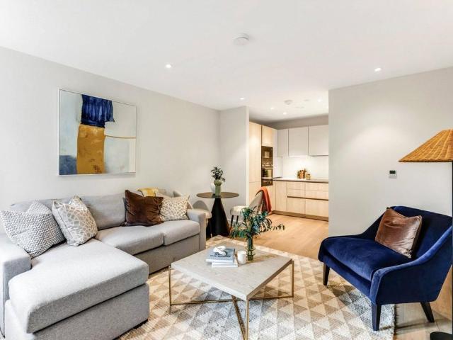 Flat for sale in West Hampstead, Greater London