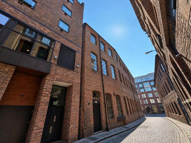 Flat for sale in Ropewalks, Calderstones