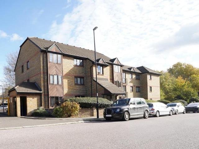 Flat for sale in London Borough of Lewisham, Lower Sydenham