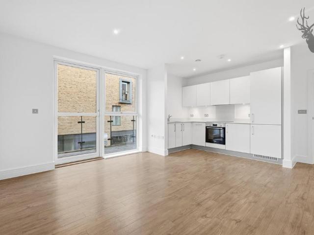 Flat for sale in Old Ford, Bow