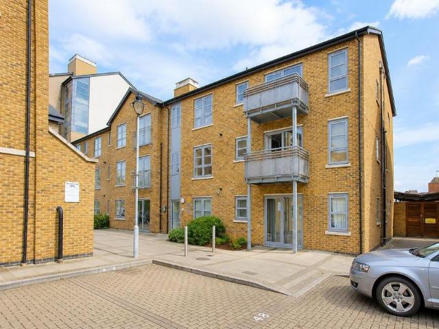 Flat for sale in Fordham Heath, Essex