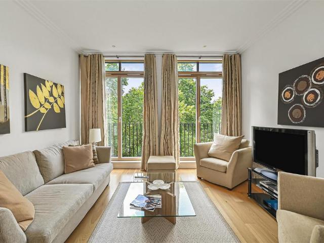 Flat for sale in Westminster, Greater London