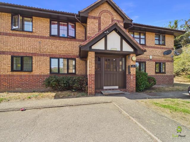 Flat for sale in London Borough of Bexley, Greater London
