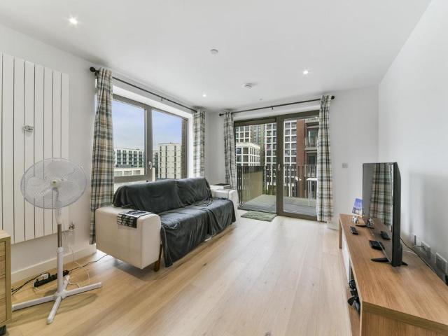 Flat for sale in Silvertown, Greater London