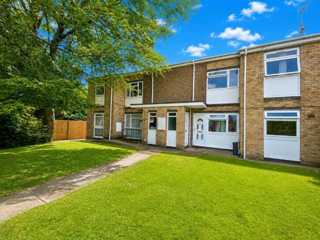 Flat for sale in Spring Park, Luton
