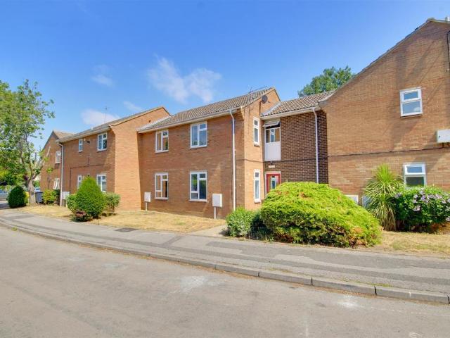 Flat for sale in St. Ives, Huntingdon