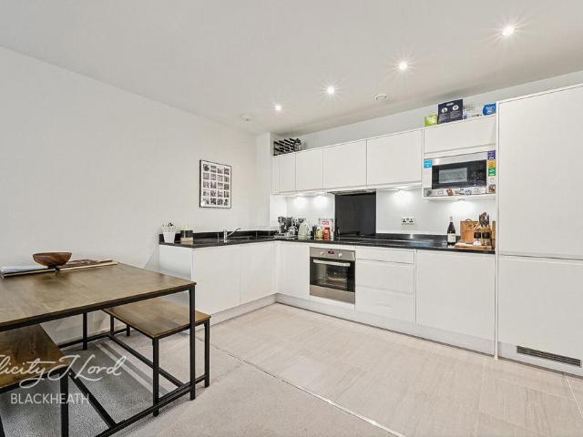 Flat for sale in Charlton, Greater London