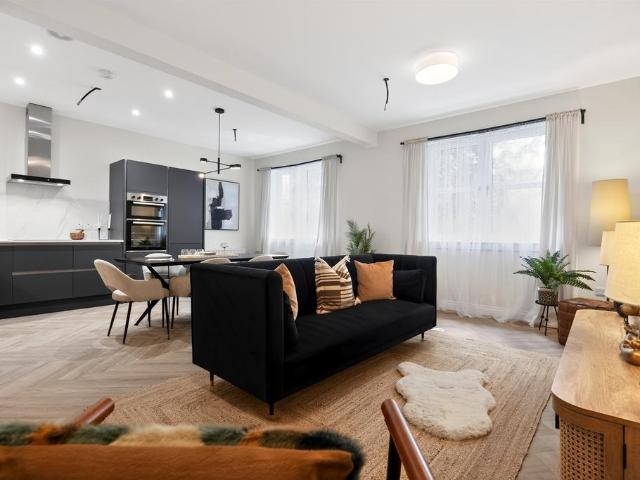 Flat for sale in Castlehead, Glenburn