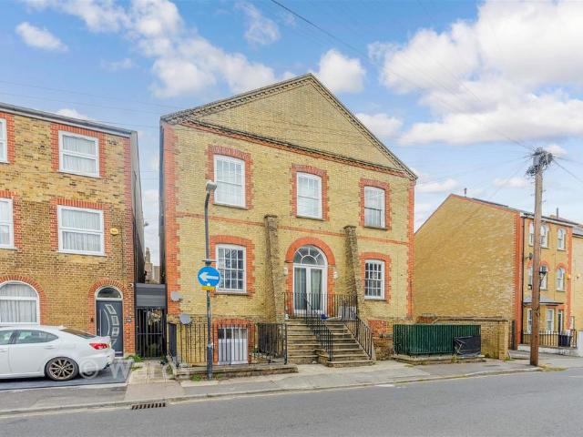 Flat for sale in Gravesend, Gravesham