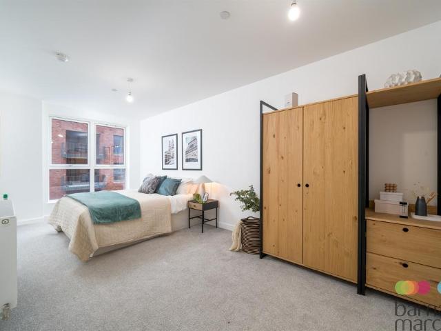 Flat for sale in Southgate, Oakwood