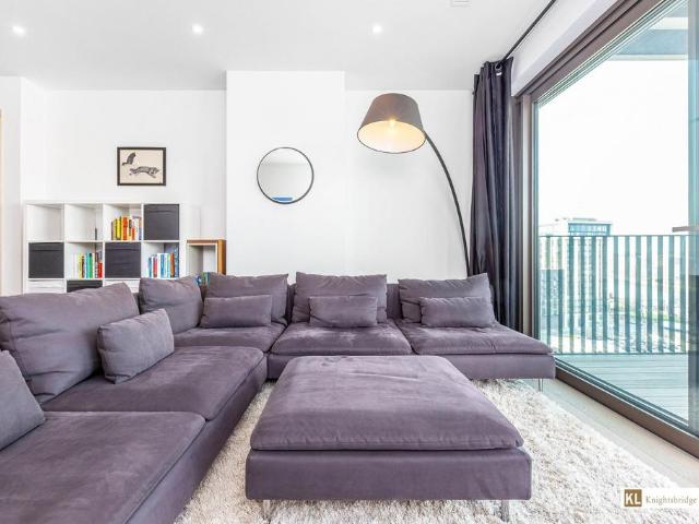 Flat for sale in Nine Elms, Greater London