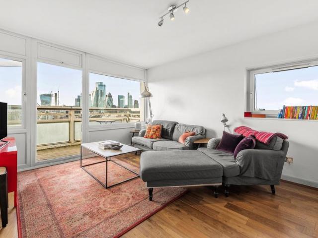 Flat for sale in St. George in the East, Greater London