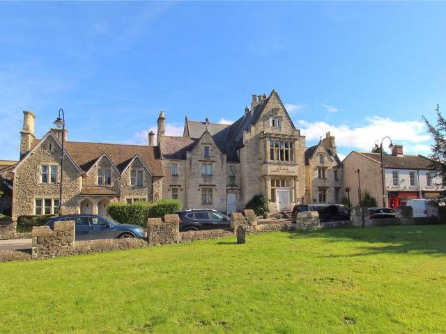 Flat for sale in Trowbridge