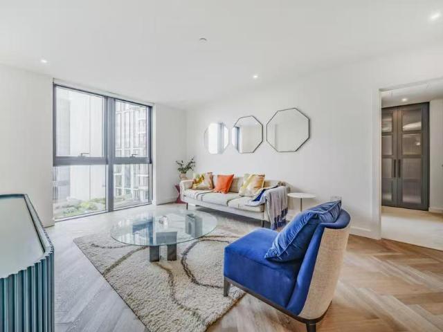 Flat for sale in St. George in the East, Wapping