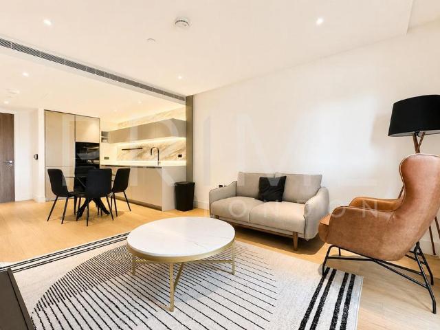Flat for sale in Shepherd's Bush, Greater London
