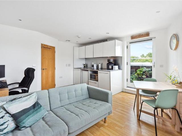 Flat for sale in Islington, Greater London