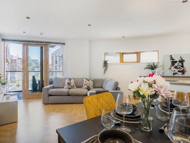 Flat for sale in St. George in the East, Wapping