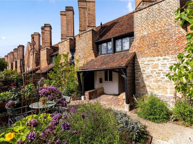 Flat for sale in Catteshall, Waverley