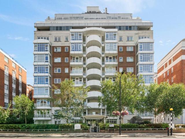 Flat for sale in St. John's Wood, Greater London