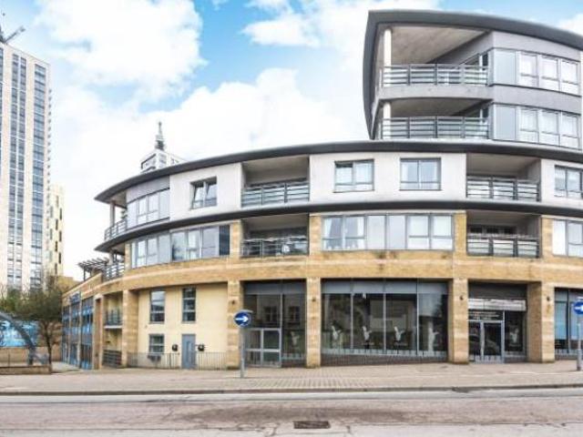 Flat for sale in Horsell, Woking