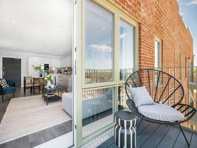 Flat for sale in South Oxhey, Batchworth