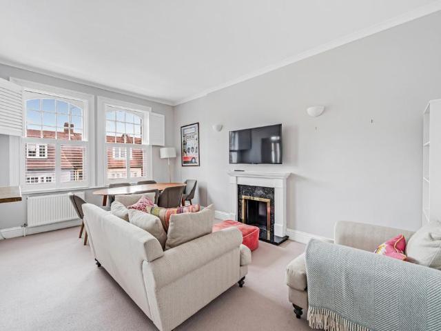Flat for sale in West Kensington, Greater London